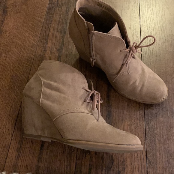 Women’s beige wedge bootie - Picture 3 of 6